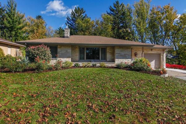 124 Genesee St, Delafield, WI 53018