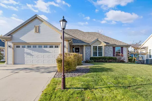 N173W20023 Creekside Dr, Jackson, WI 53037