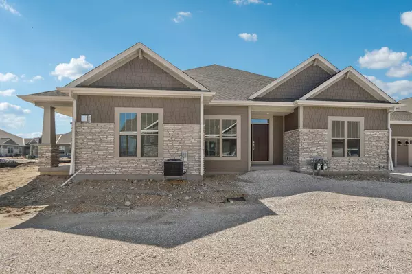 N28W25273 Parkway Ridge Cir Unit -B Bldg 13 Unit 47, Pewaukee, WI 53072