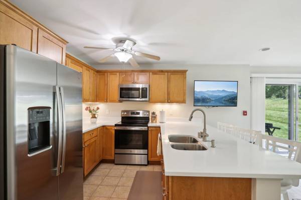 21 Matterhorn Cir Unit 21-02, Geneva, WI 53147