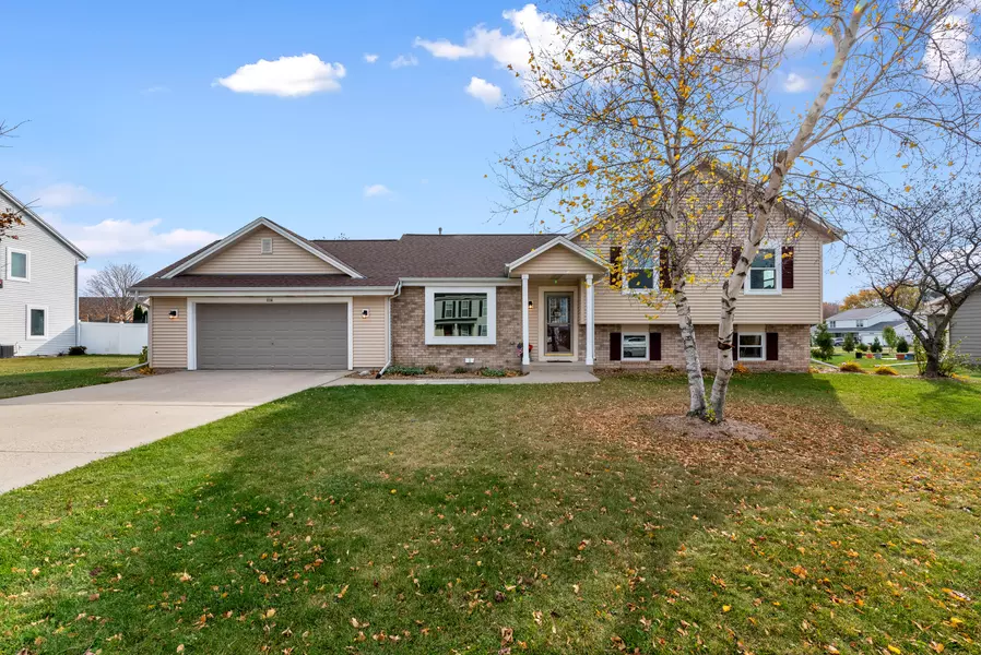 214 Maries Way, Random Lake, WI 53075