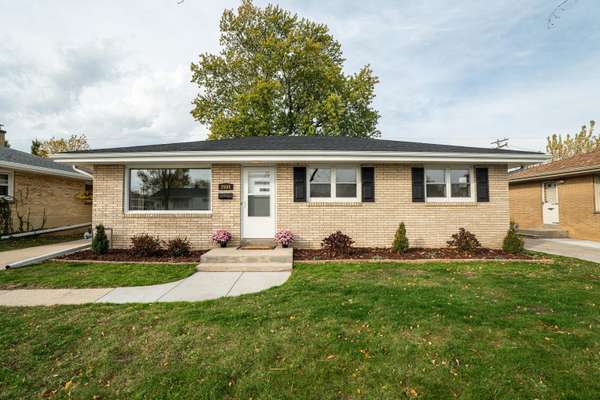 2608 Jean Ave, Racine, WI 53404