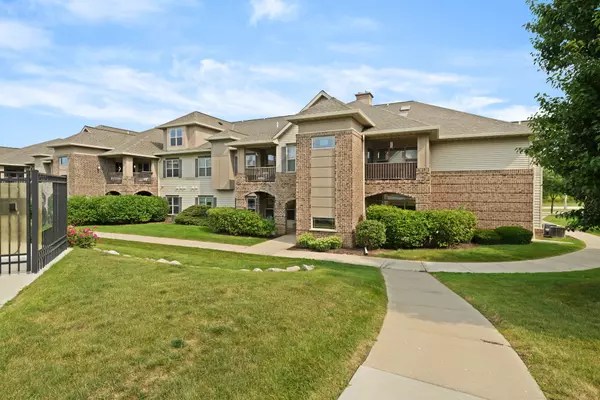 3053 W Drexel Ave Unit 109, Franklin, WI 53132