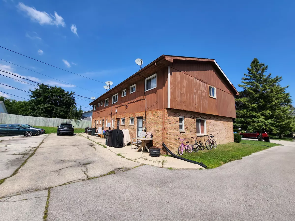 South Milwaukee, WI 53172,1404 Willow Ln