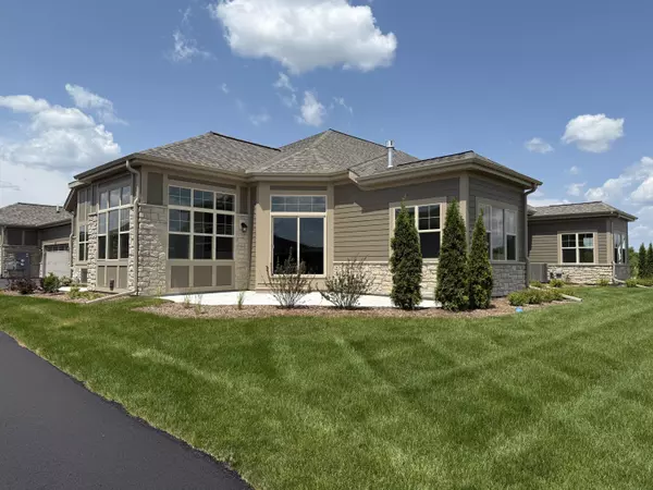 Waukesha, WI 53189,309 Standing Stone Dr Unit 23-64