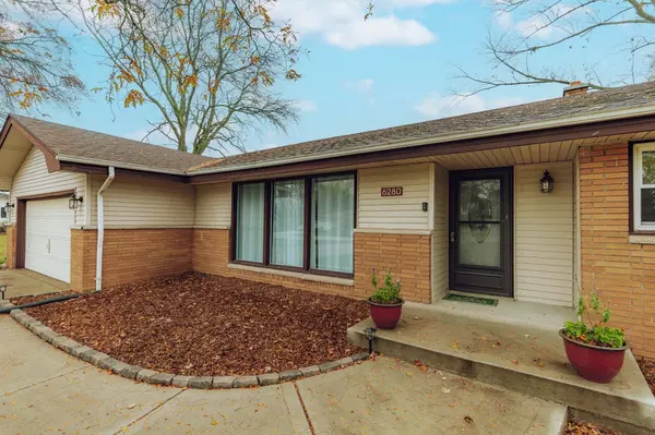 6280 S Baas Dr, New Berlin, WI 53146