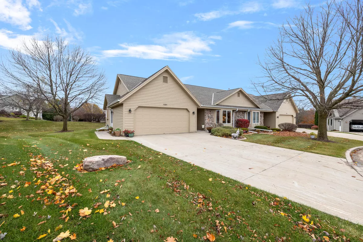 West Bend, WI 53095,1221 Stonewood Cir