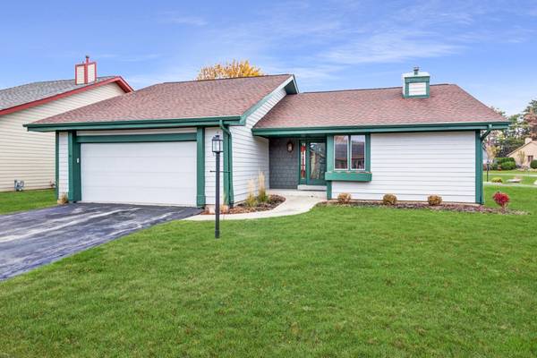 3700 W Honey Tree Ln, Greenfield, WI 53221