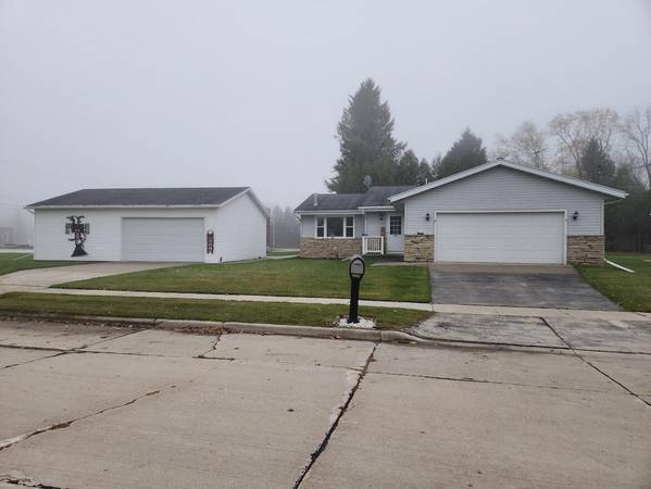 1215 E Thomas St, Manitowoc, WI 54220