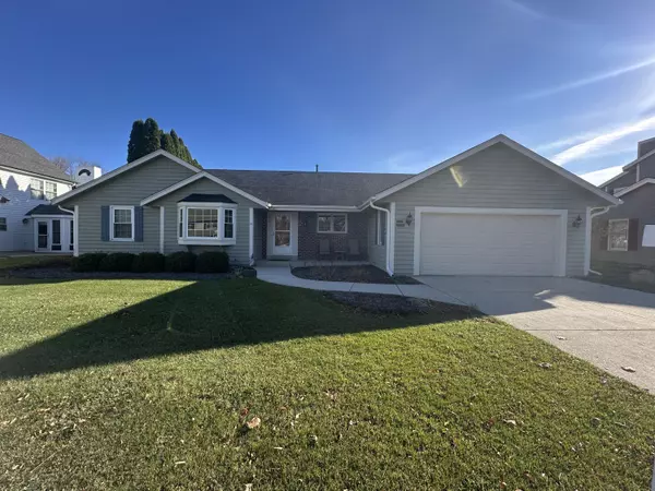 W68N362 Palmetto Ave, Cedarburg, WI 53012