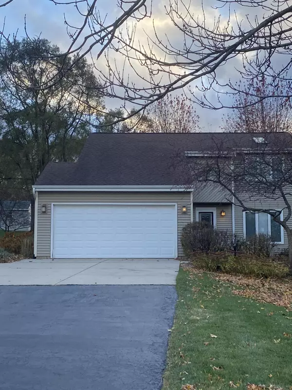 W298S5685 Cliffside Ct, Genesee, WI 53189