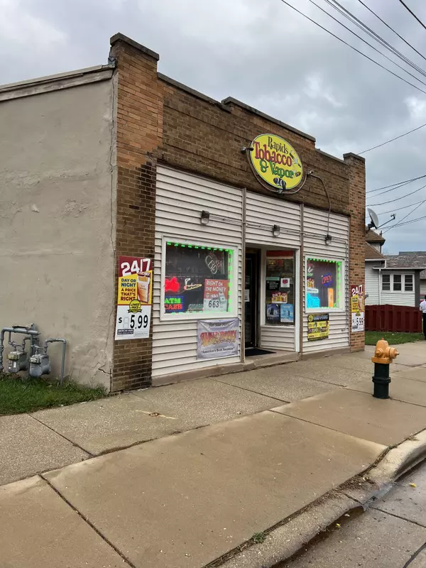 1626 Rapids Dr, Racine, WI 53404