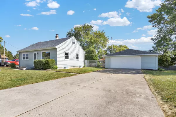 Greenfield, WI 53221,5956 S 33rd St