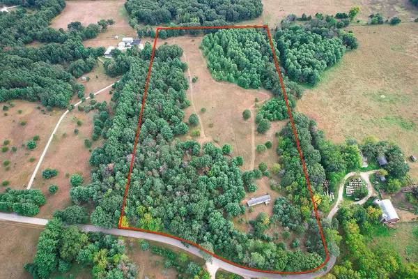 W8483 Dixie Dr, Springfield, WI 53964
