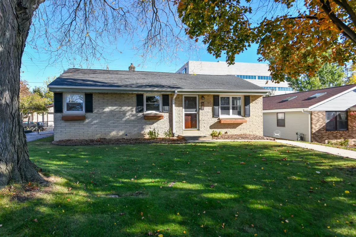 Wauwatosa, WI 53226,236 N 110th St