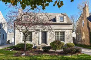 5334 N Kent Ave, Whitefish Bay, WI 53217