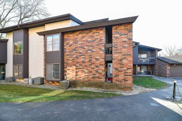 2460 W Good Hope Rd Unit 53, Glendale, WI 53209