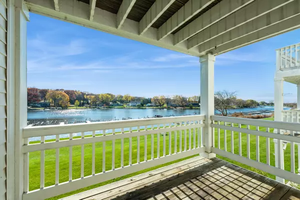2132 Landings Ln, Delavan, WI 53115