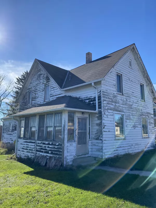 825 Fredonia Ave, Fredonia, WI 53021