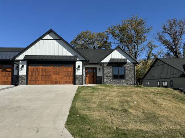 705 Trifecta Ave, La Crescent, MN 55947