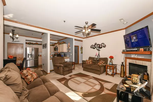 14824 W Arrowhead Ln, New Berlin, WI 53151