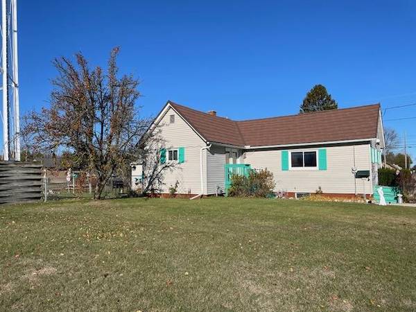 1212 Buchholz St, Two Rivers, WI 54241