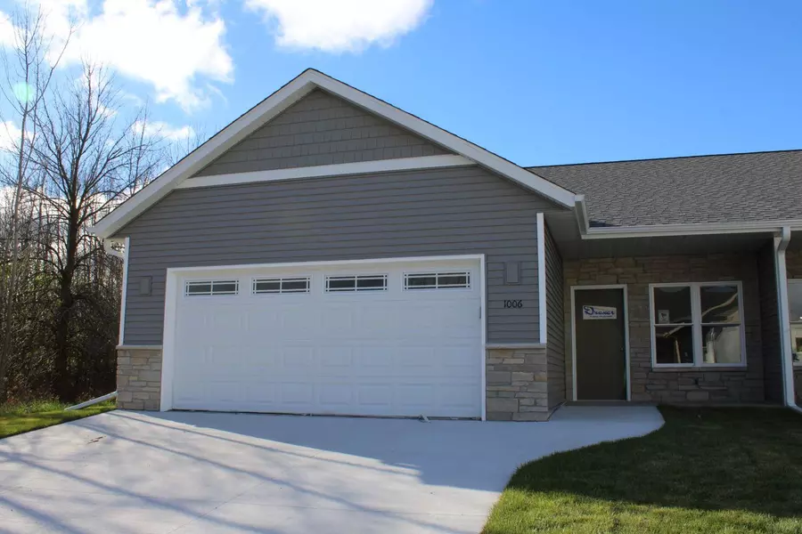 1006 Covington Dr Unit 1, Sheboygan Falls, WI 53085