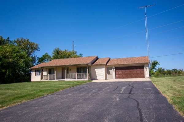 W3104 Krueger Rd, Geneva, WI 53147