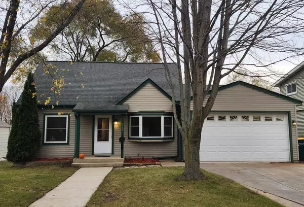 963 Birchwood Dr, West Bend, WI 53095