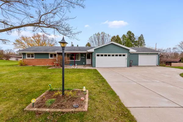 S68W12663 Bristlecone Ln, Muskego, WI 53150