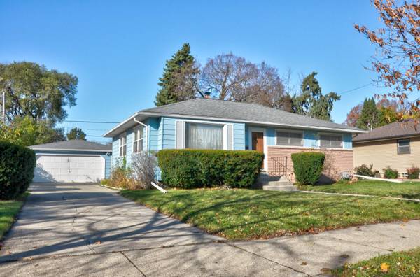 6035 S Kirkwood Ave, Cudahy, WI 53110