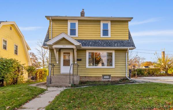 2053 S 88th St, West Allis, WI 53227