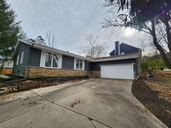 3032 Minot Ln, Waukesha, WI 53188