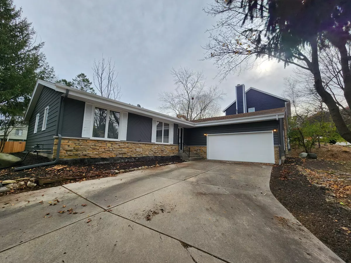 Waukesha, WI 53188,3032 Minot Ln