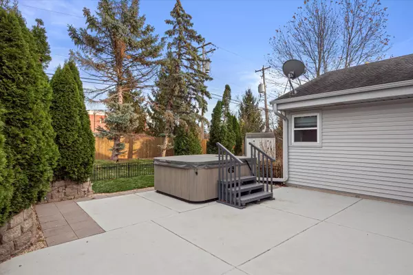 New Berlin, WI 53151,14815 W Janice Ct