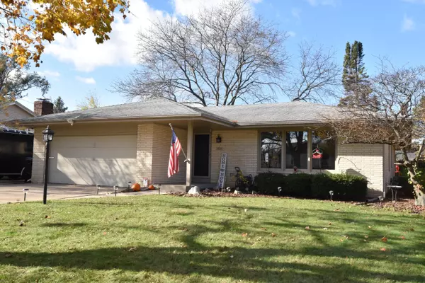 1428 Crabapple Dr, Racine, WI 53405