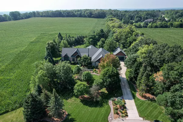 W256S10400 Sandhill Ridge Rd, Vernon, WI 53149