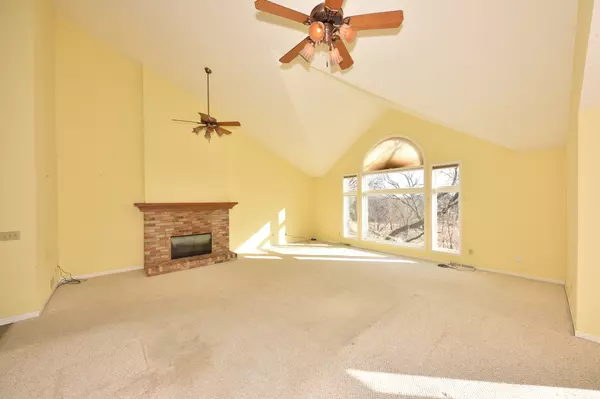 Brookfield, WI 53045,730 E Briar Ridge Dr