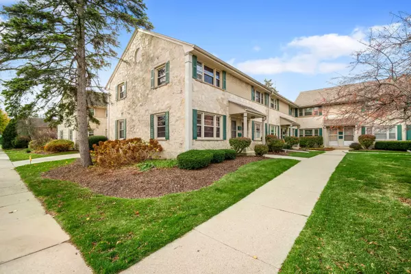 4901 N Santa Monica Blvd, Whitefish Bay, WI 53217