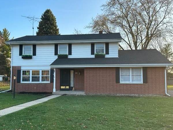 3037 Clayton Ave, East Troy, WI 53120