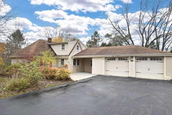 N69W13556 Harding Dr, Menomonee Falls, WI 53051