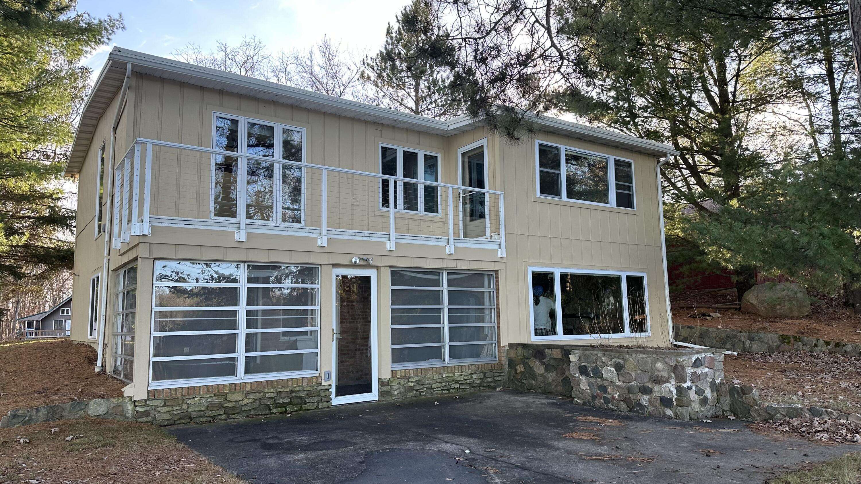 W8480 Mielke Way Rd,  Dakota,  WI 54982