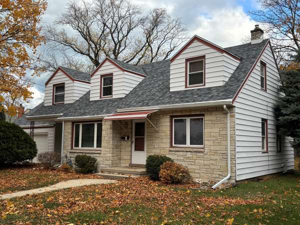 5850 N Lydell Ave, Whitefish Bay, WI 53217