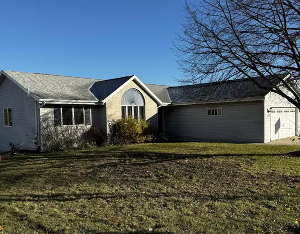 338 E Grant St, Elkhorn, WI 53121