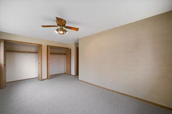 Wauwatosa, WI 53226,11910 W Diane Dr