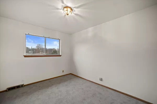 Wauwatosa, WI 53226,11910 W Diane Dr