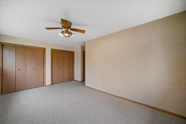 Wauwatosa, WI 53226,11910 W Diane Dr