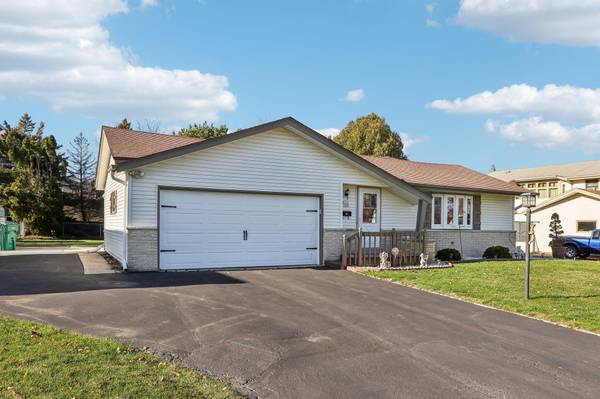 W174N9445 Devon Wood Rd, Menomonee Falls, WI 53051