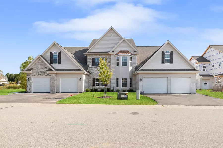 1852 Woodland Way, Slinger, WI 53086