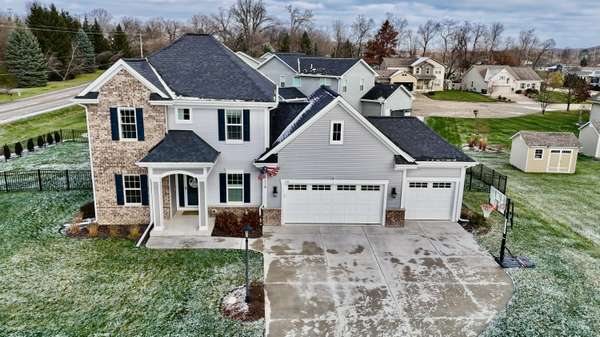 910 Meadowgate Dr, Waterford, WI 53185